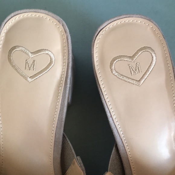 Madeline faux gray suede studded slip on sandals chunky heel Sz 9.5 comfy casual - Picture 12 of 15